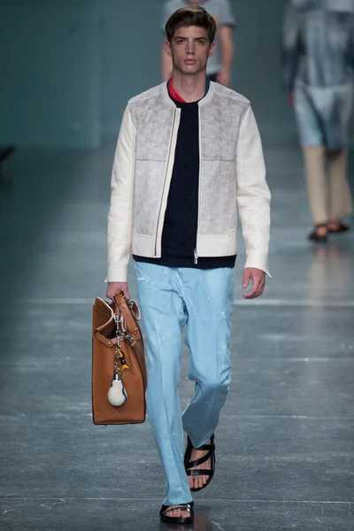 Look 13